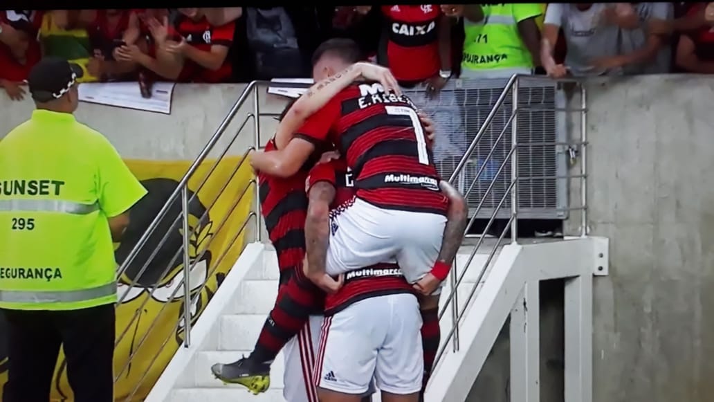 Flamengo vence e se isola na liderança do Grupo D   