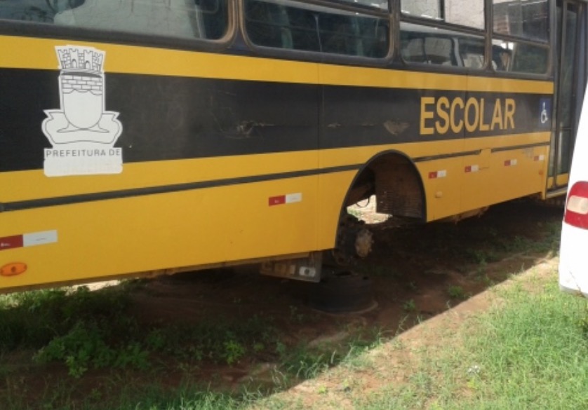Justiça bloqueia bens de ex-prefeito por compra de combustível para ônibus sem roda