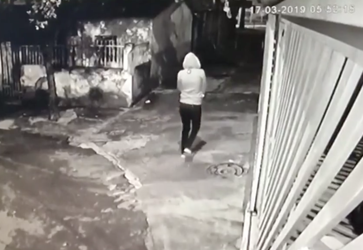 Mãe que abandonou bebê em gramado diz estar arrependida 