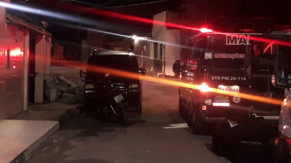 Durante serviço, trabalhador encontra granada em terreno de casa em Manaus