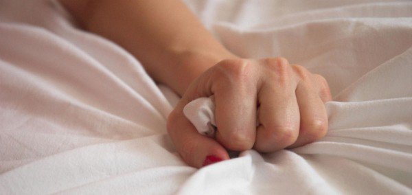 Mulher morre após fazer cinco horas de sexo sem intervalo 