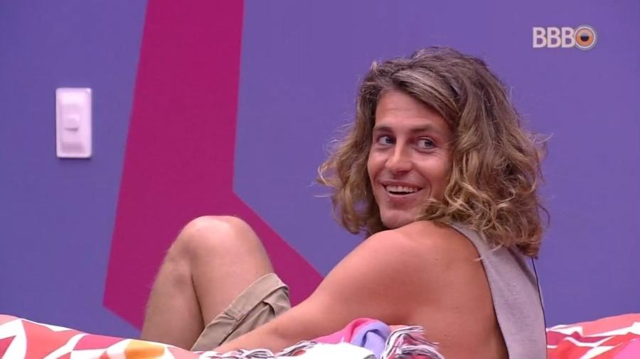 BBB19: Após beijar Rízia na casa, Alberto conhece ex-sister e diz: Uma mulher como eu quero'