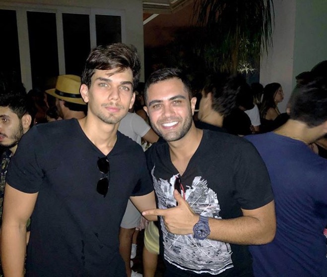 Filhos de Leandro posam juntos e impressionam por semelhança com pai