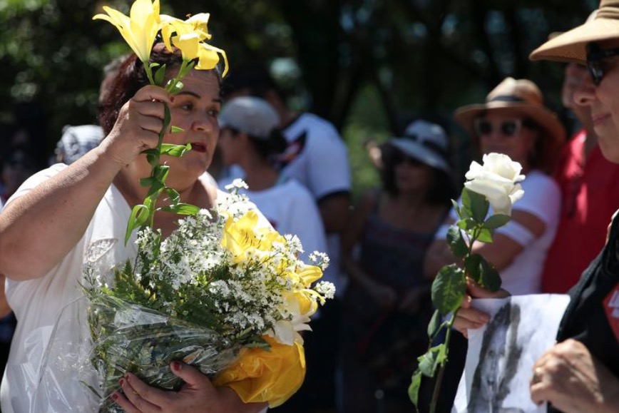 Manifestantes saem às ruas após Justiça liberar comemorações de 1964