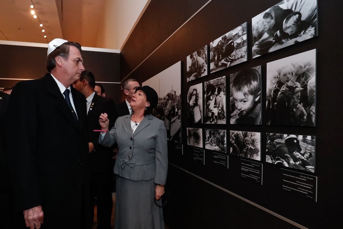 Nazismo é de esquerda, diz Bolsonaro após visita a memorial do Holocausto
