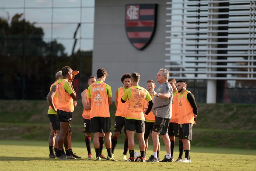 Abel Braga escala força máxima do Flamengo para enfrentar o Peñarol