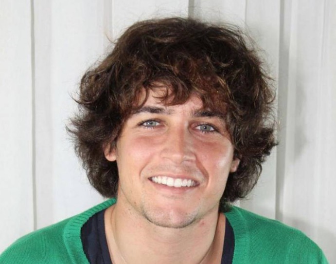 Felipe Dylon ressurge quase irreconhecível em praia do Rio