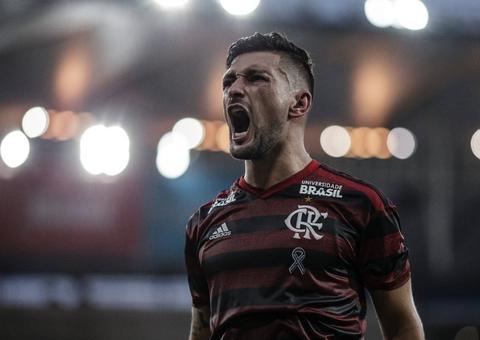 Após ficar na reserva na derrota para o Peñarol, Arrascaeta curte tweet com ‘Fora Abel’