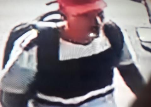 Câmeras mostram bandidos usando escopeta para assaltar loja em Manaus