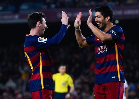 Suárez e Messi marcam, Barça bate Atlético, abre 11 pontos e põe a 'mão na taça'