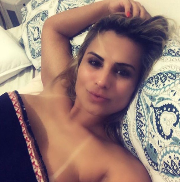 Ex-atriz pornô e Teste de Fidelidade vira professora em curso de sexo