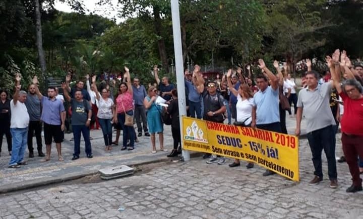 Professores decidem nesta sexta sobre greve em Manaus 