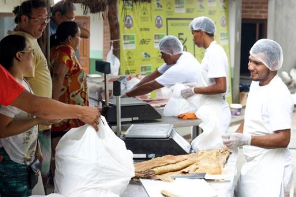 Nova edição da Feira da FAS traz atrações variadas e venda de pirarucu em Manaus 