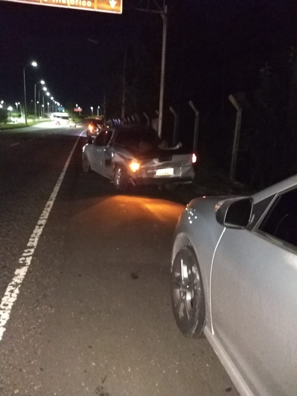 Casal fica ferido após carros se chocarem em avenida de Manaus 