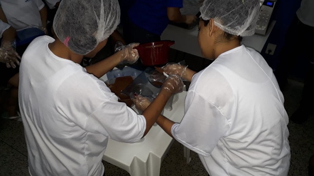 Curso de confecções de ovos de Páscoa é realizado para detentas em Manaus