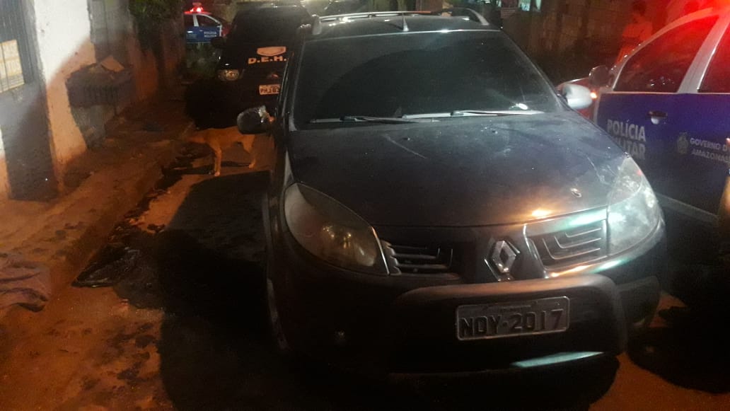 Em Manaus, homens baleados dentro de carro estão em estado grave 