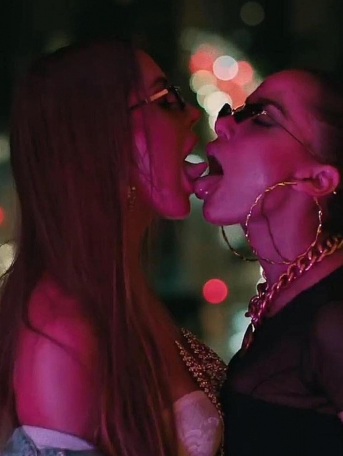 Anitta abre o jogo pela primeira vez sobre sua bissexualidade e dá detalhes