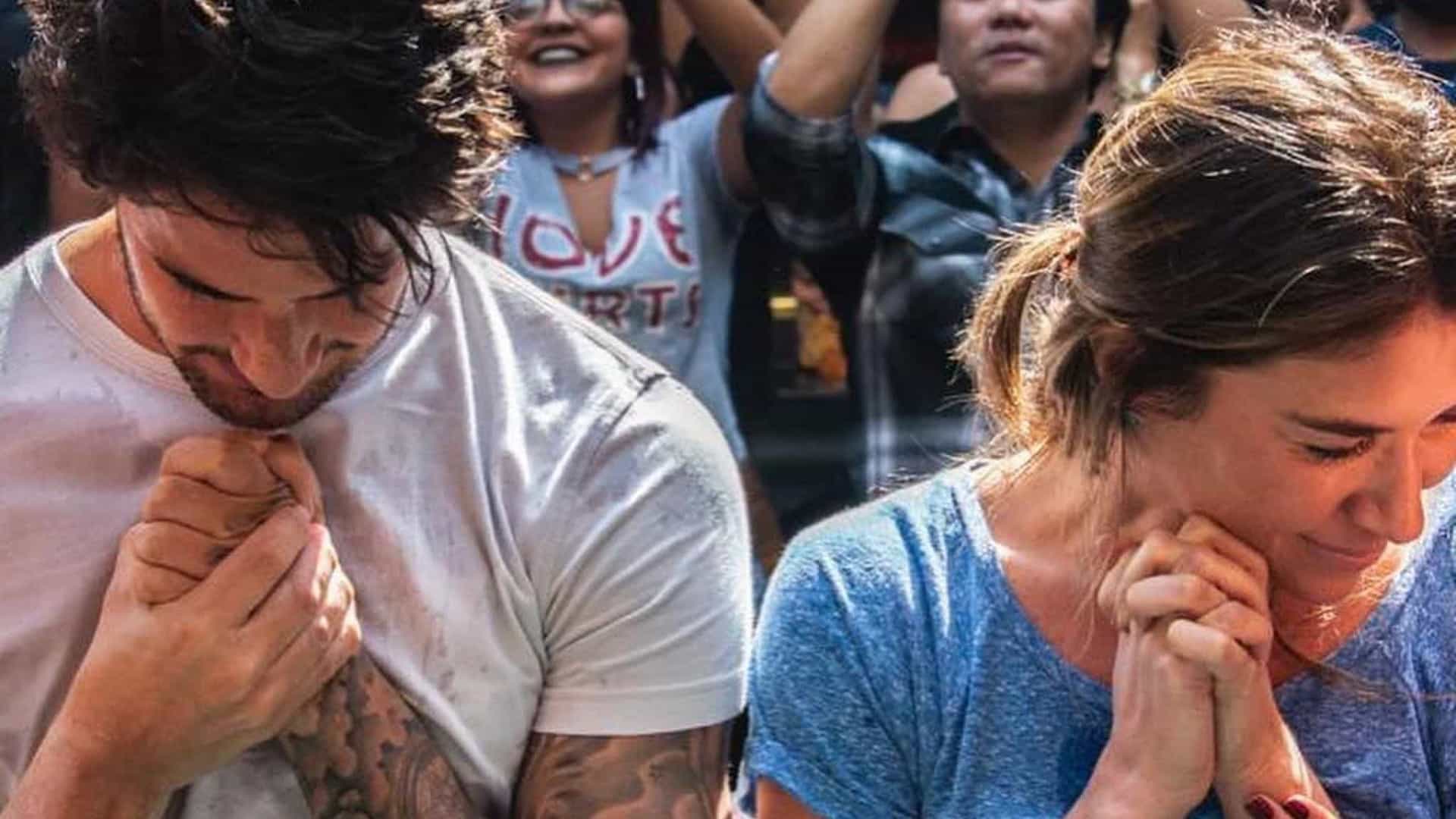 Pato e Rebeca Abravanel se batizam em igreja: “A Deus confio minha vida"