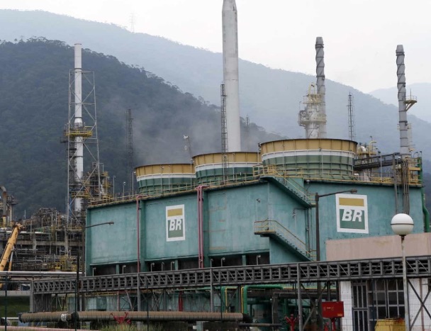 Criança e dois homens são internados após vazamento de gás em duto da Petrobras