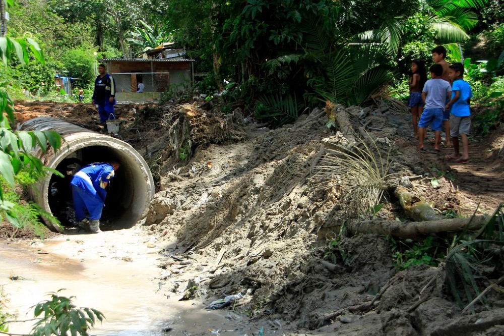 Seminf realiza obras de canalização e drenagem profunda na zona Norte de Manaus 