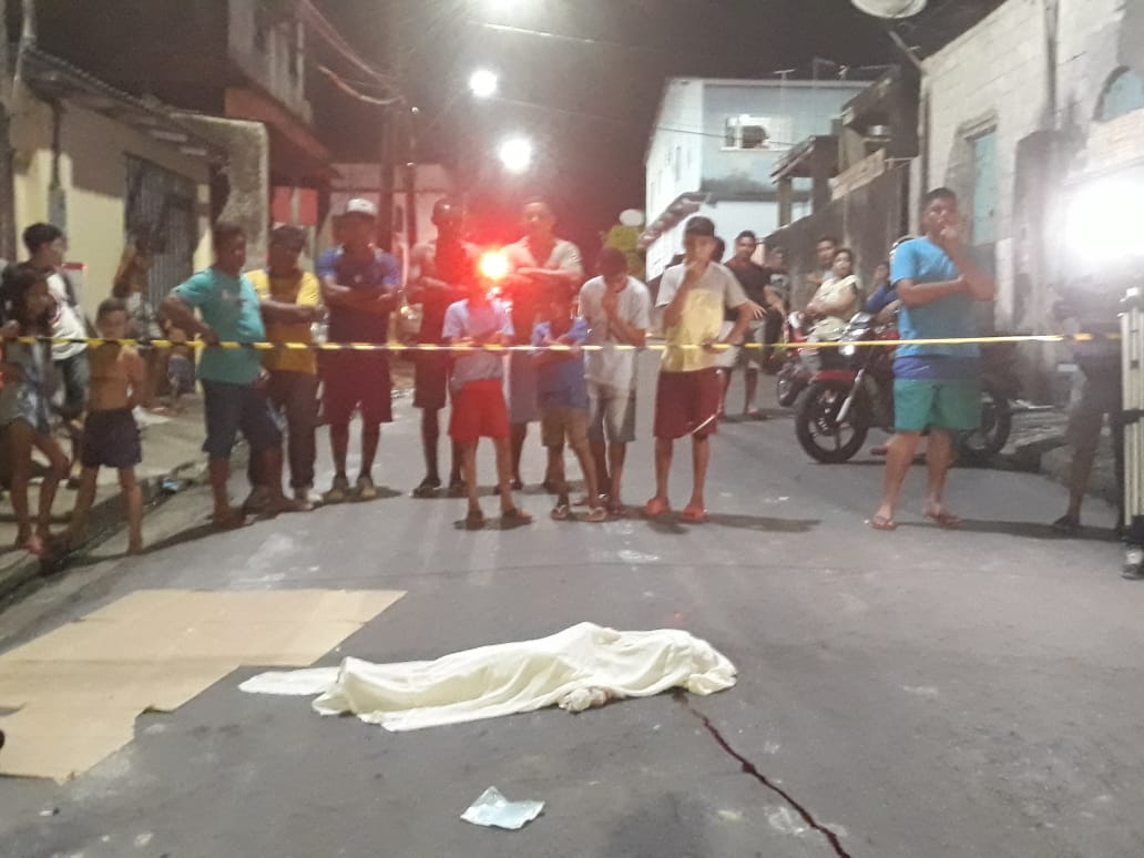 Em Manaus, criança de 6 anos morre após ser atingida por rota na frente de casa