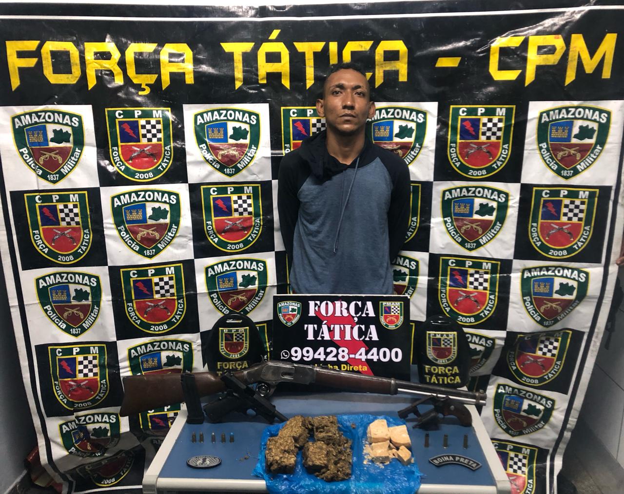 Após denúncia de vizinhos, homem é preso com rifle, pistola e drogas em Manaus