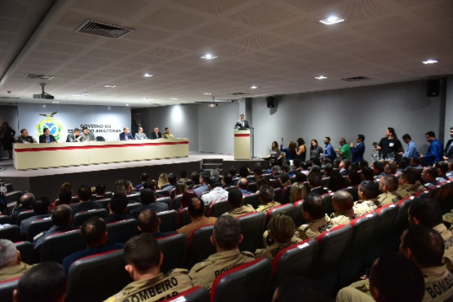 Governo assina 81 promoções de bombeiros militares do Amazonas