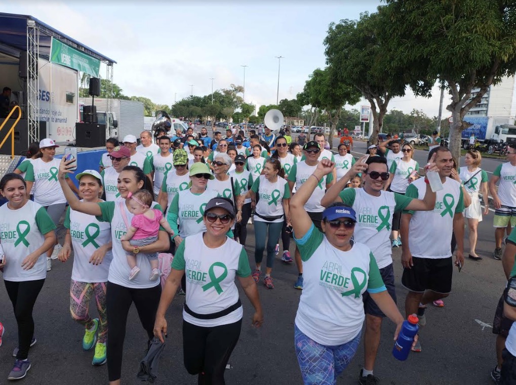 Caminhada Abril Verde na Ponta Negra alerta para a prevenção de acidentes de trabalho