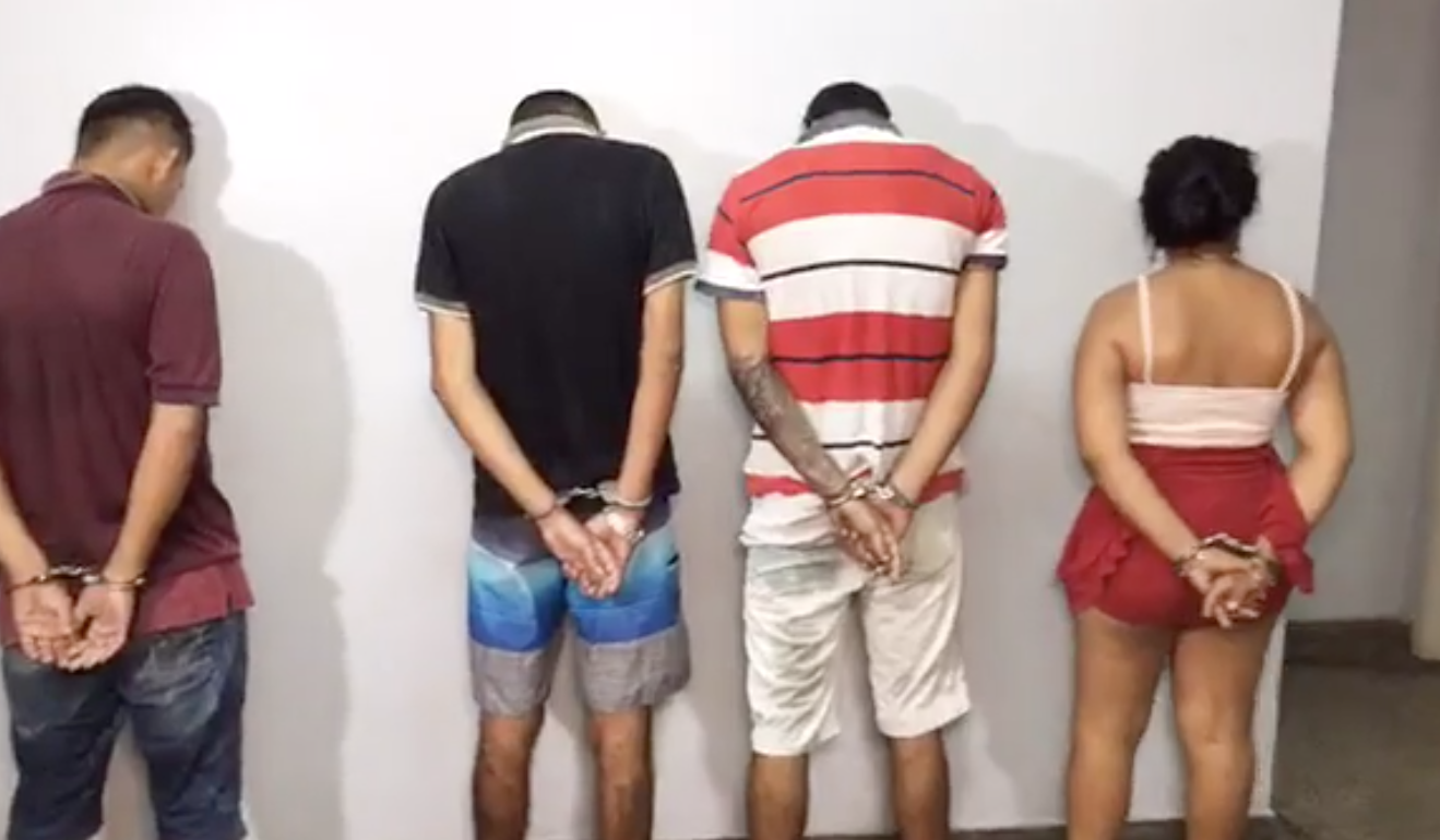 Três homens e uma mulher são presos durante abordagem em ônibus em Manaus 