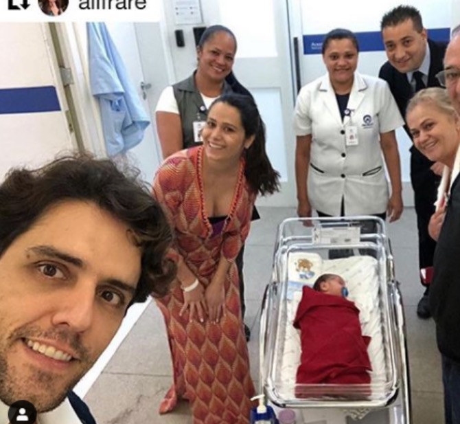 Thiago Arancam, ex de Paula Fernandes, comemora alta do filho recém-nascido