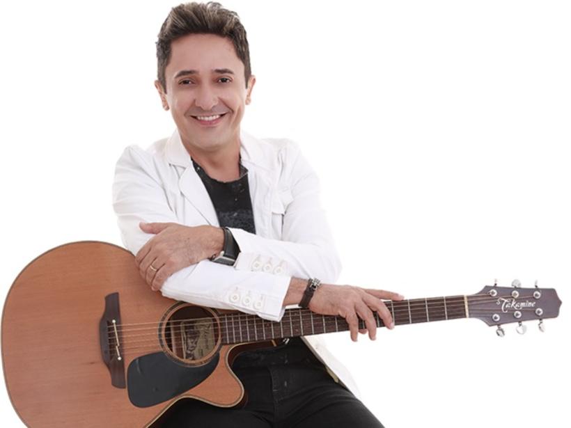 Show gratuito do Tom Cleber movimenta sexta-feira em Manaus