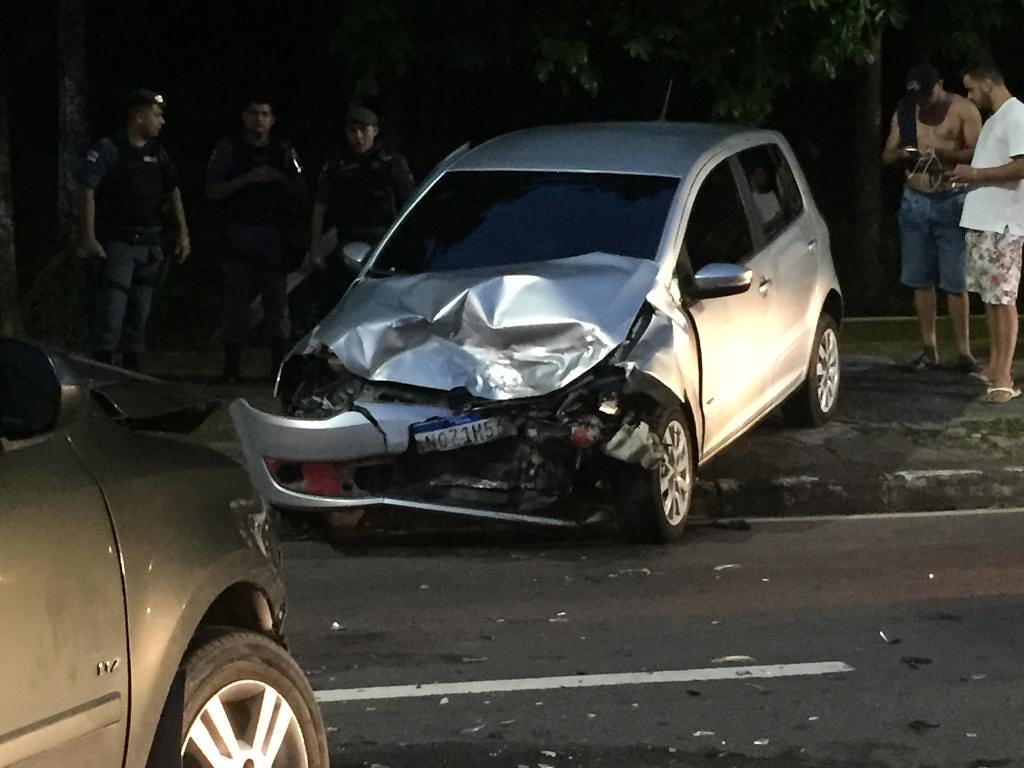 Mulher fica ferida em acidente violento em Manaus 