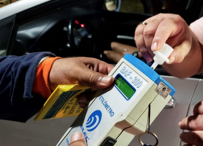 Detran recolhe 16 CNHs e flagra 18 motoristas embriagados no final de semana em Manaus 