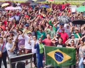 Médicos se rebelam, professores endurecem e crise de confiança se instala no governo do Amazonas