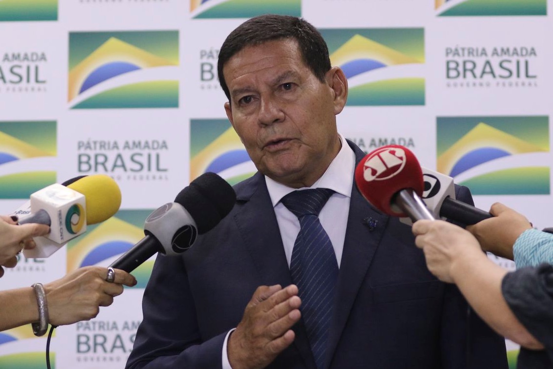Mourão: 'Se o protesto era contra a educação, por que tinha 'Lula Livre'?'