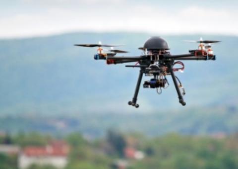 Drone é apreendido levando droga e celulares para presídio do Rio