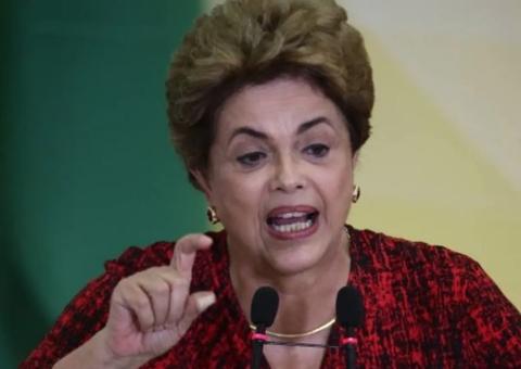 'Bolsonaro responderá na Justiça pela leviandade', afirma Dilma