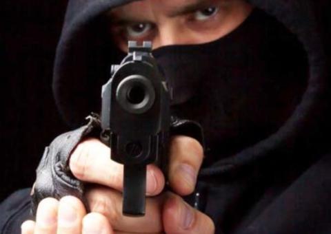 Homem invade curso preparatório e faz 23 pessoas reféns em Manaus