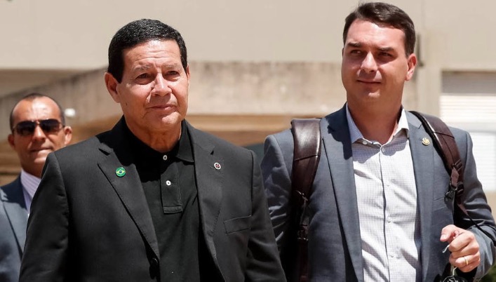Assessor de Mourão é alvo de quebra de sigilo na investigação de Flávio
