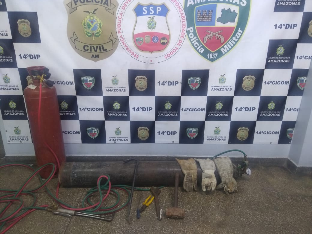 Criminosos fazem reféns e tentam levar cofre de posto de combustíveis em Manaus