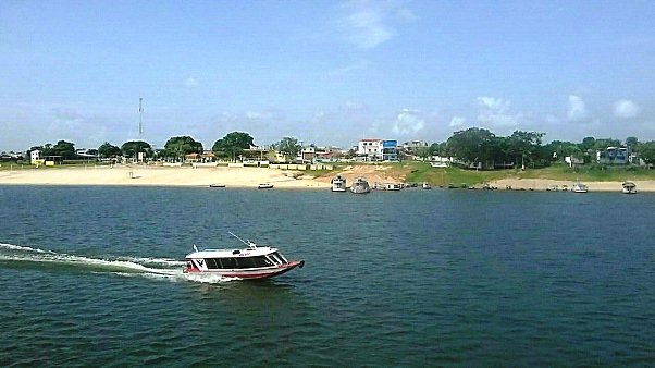 Buscas por menina desaparecida em acidente de lancha seguem no Amazonas