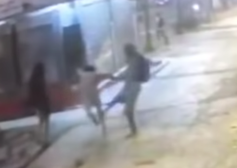 Câmeras de segurança flagram agressão a Compadre Washington durante assalto 