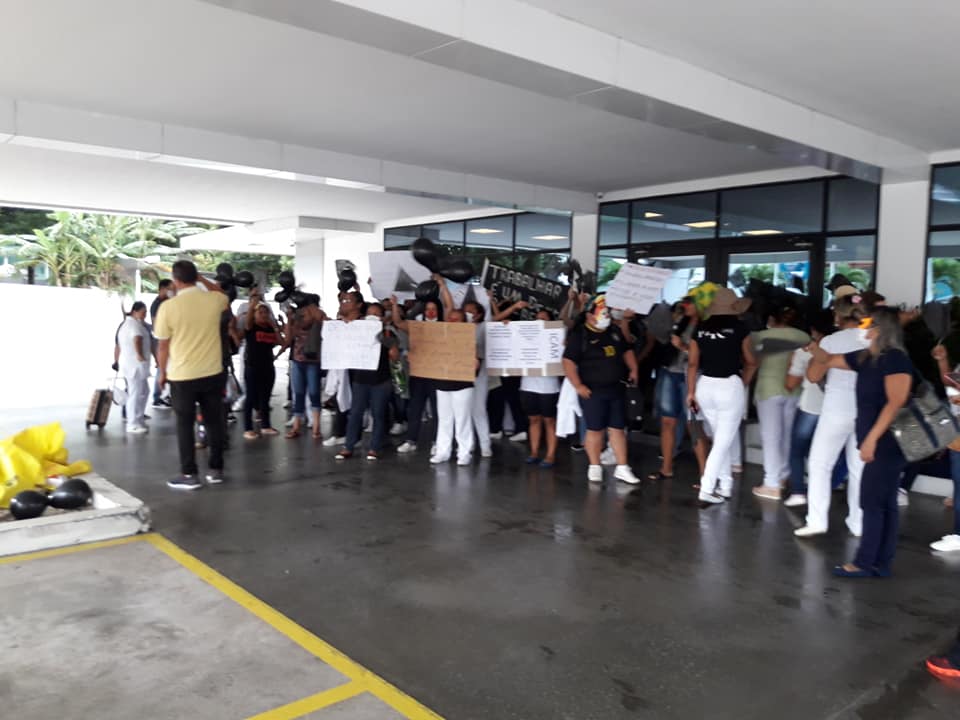  Em Manaus, enfermeiros e técnicos protestam contra salários atrasados nesta terça