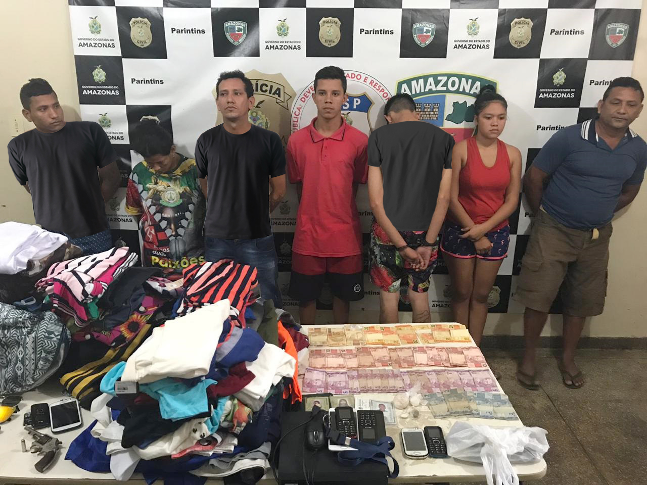 Polícia recupera mercadoria furtada de loja, prende 6 pessoas e apreende adolescentes no Amazonas 