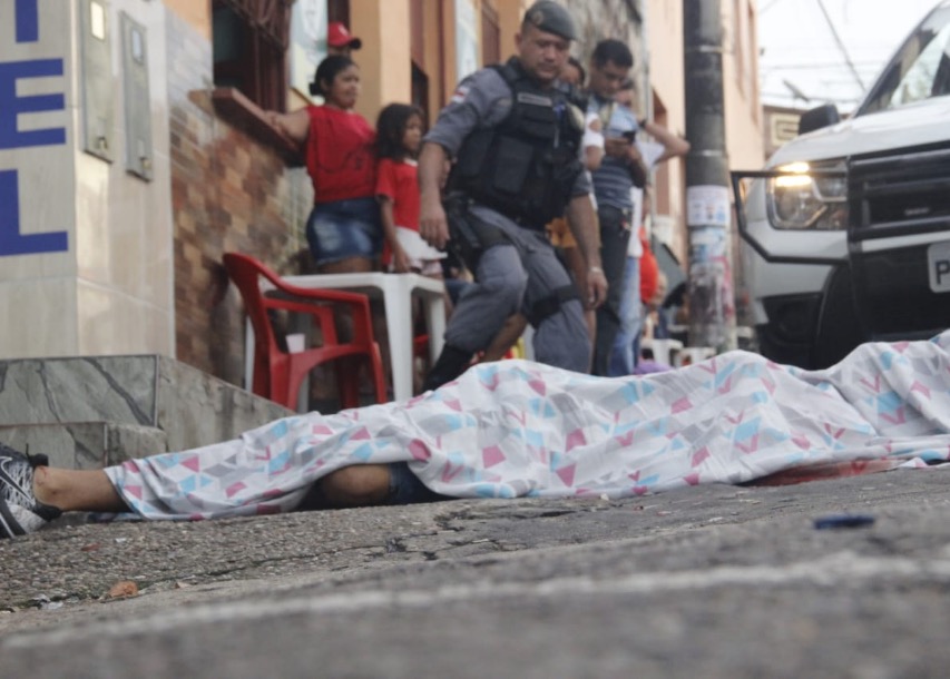 Homem é executado com tiros na cabeça e parte do olho é lançada em hotel de Manaus