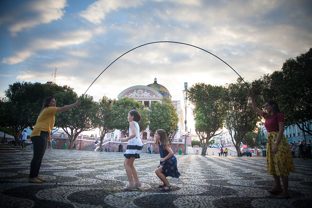 Feirinha leva arte, música e diversão ao largo São Sebastião neste domingo