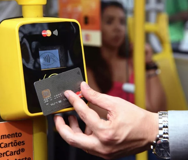 Tarifa de ônibus em Manaus poderá ser paga com cartões de crédito e débito 