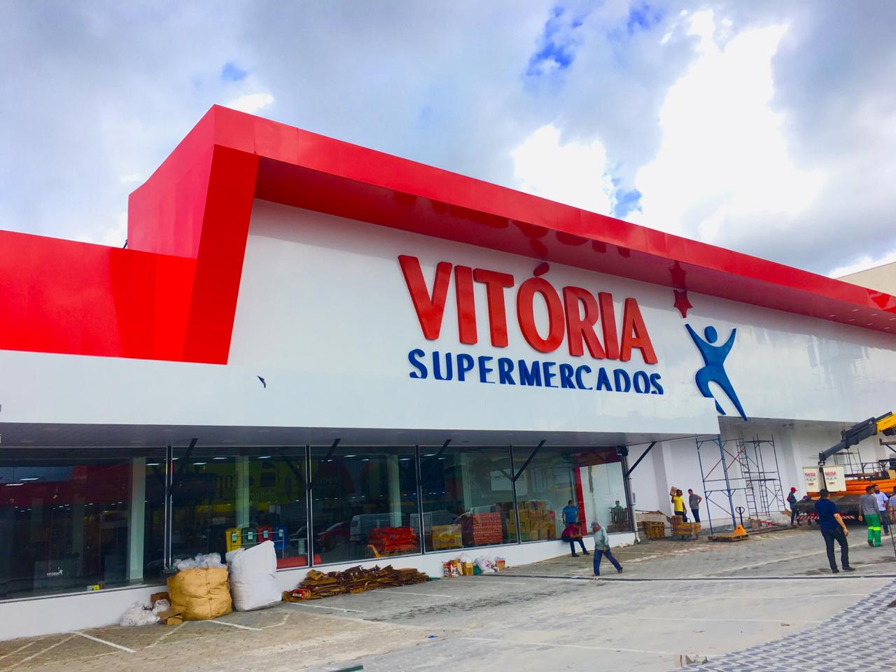 Supermercado inaugura nova loja e contrata 200 colaboradores