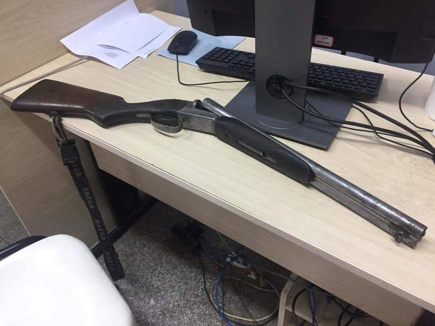 Em Manaus, homem aponta arma contra viatura da polícia e é baleado no pescoço 