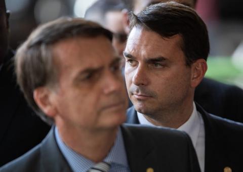 Bolsonaro fala que sofre 'sabotagens' e se diz chateado por caso Queiroz